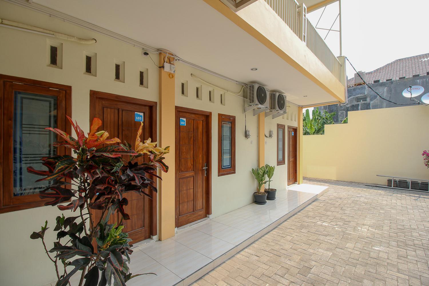 Reddoorz Syariah @ Pahlawan Sidoarjo Hotel Exterior foto